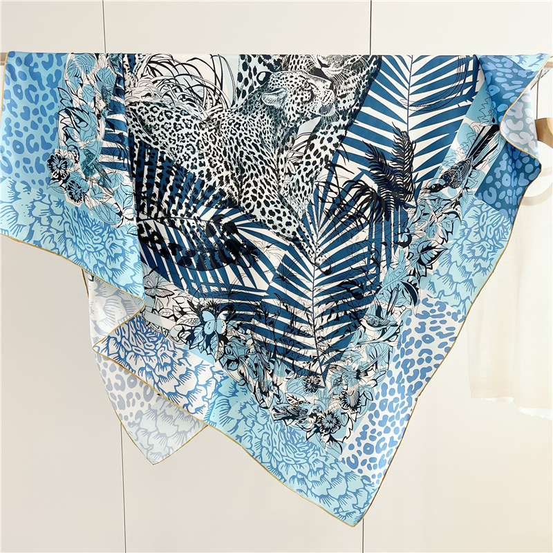 Travel Accessories Luxury - Zijden sjaal met leeuwenprint Luxe ontwerpers