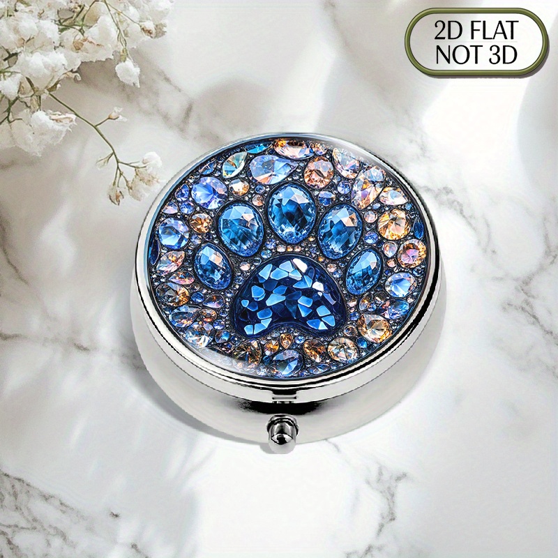 Travel Related Accessories - Een platte, draagbare, ronde metalen pillendoosje,
